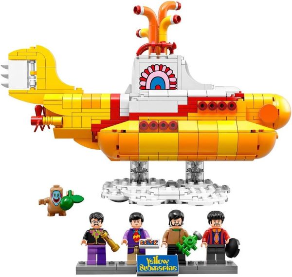 LEGO Ideas Yellow Submarine (21306) - Building Toy and Popular Gift for Fans of LEGO Sets and The Beatles (553 Pieces) - Image 3