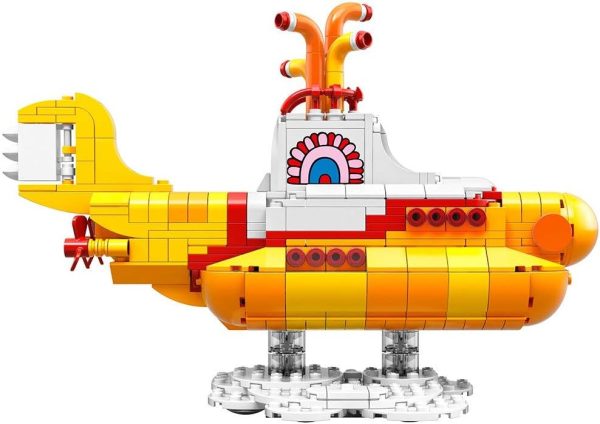 LEGO Ideas Yellow Submarine (21306) - Building Toy and Popular Gift for Fans of LEGO Sets and The Beatles (553 Pieces) - Image 4