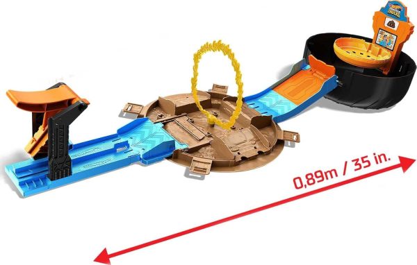 Hot Wheels Toy Monster Trucks Playset, Tire-Shaped Case Transforms into Race Course, 3 Trucks & 4 Cars in 1:64 Scale, Stunt Tire (Amazon Exclusive) - Image 4