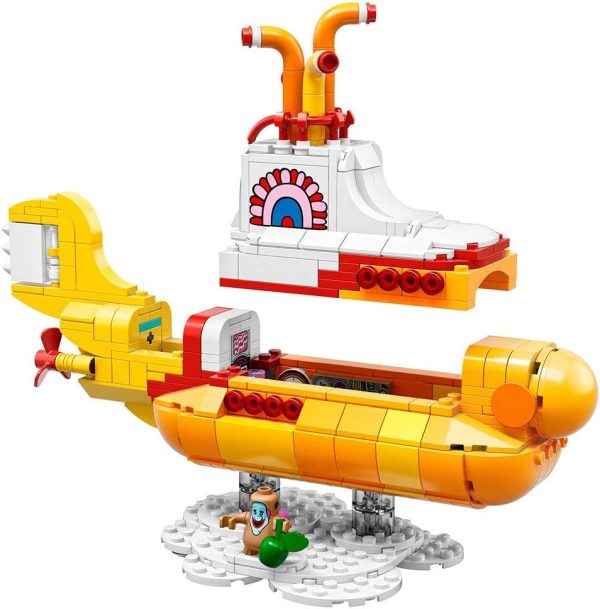 LEGO Ideas Yellow Submarine (21306) - Building Toy and Popular Gift for Fans of LEGO Sets and The Beatles (553 Pieces) - Image 5