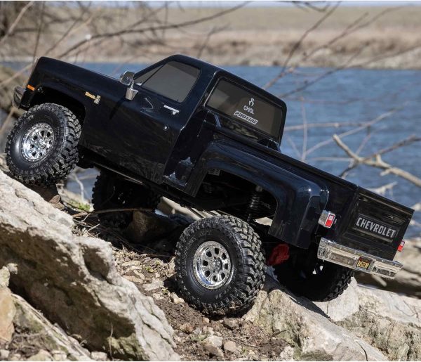 Axial RC Truck SCX10 III Base Camp 82 Chevy K10 RTR (Ready-to-Run, Battery and Charger Not Included) Black, AXI03030T2 - Image 5