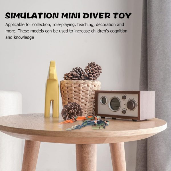 Toyvian 2pcs Mini Diver Figurines Deep Sea Diver Tiny Submarine Figures Fish Tank Realistic Divers Figurines Diver with Hose Toy Dollhouse Submarine Figures - Image 5