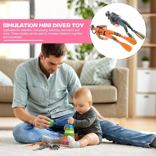 Toyvian 2pcs Mini Diver Figurines Deep Sea Diver Tiny Submarine Figures Fish Tank Realistic Divers Figurines Diver with Hose Toy Dollhouse Submarine Figures - Image 3