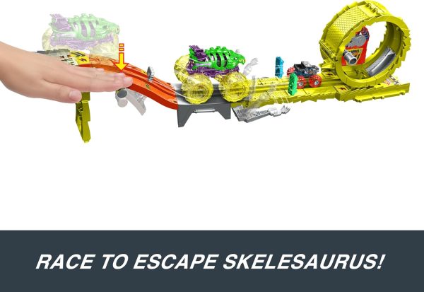 Hot Wheels Monster Trucks Track Set & 2 Toy Trucks: Oversized Skelesaurus & 1:64 Scale Bone Shaker, Race & Chase Challenge with 2 Crushed Cars - Image 5