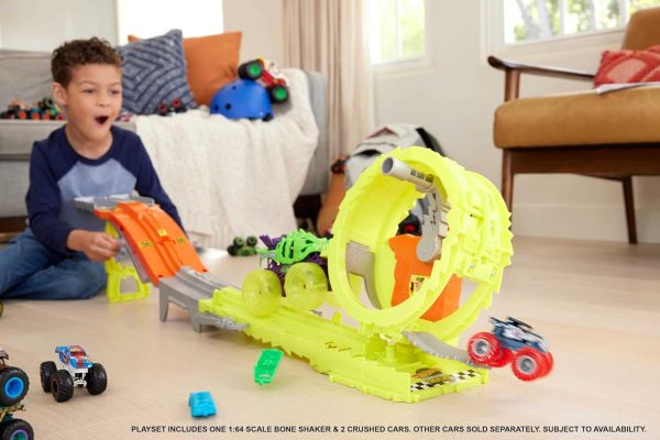 Hot Wheels Monster Trucks Track Set & 2 Toy Trucks: Oversized Skelesaurus & 1:64 Scale Bone Shaker, Race & Chase Challenge with 2 Crushed Cars - Image 3